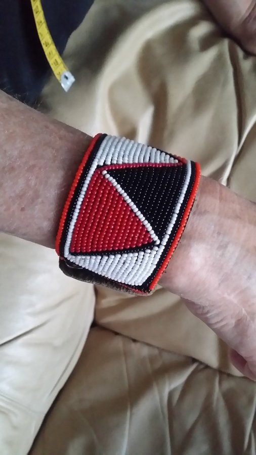 armband handarbete läder + pärlor ETNO