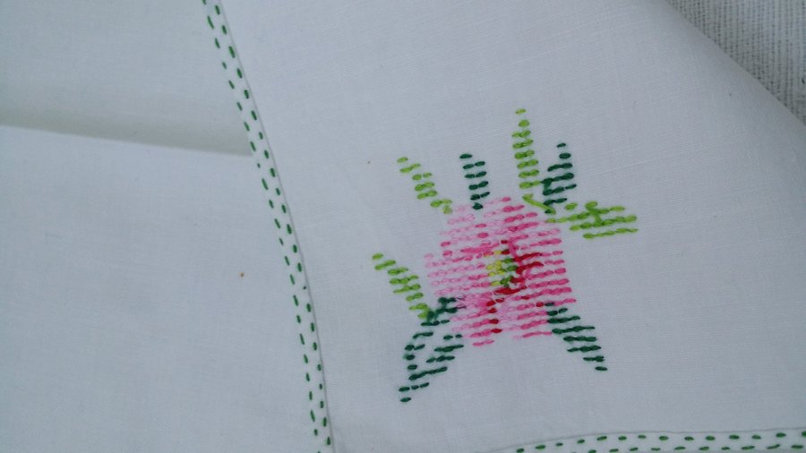 näsduk handbroderad 60-tal retro