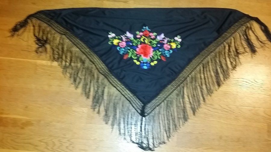 FEST sjal broderad folklore