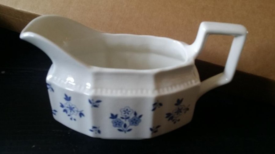 kanna såsskål Porslin WEDGWOOD längd 19 cm !