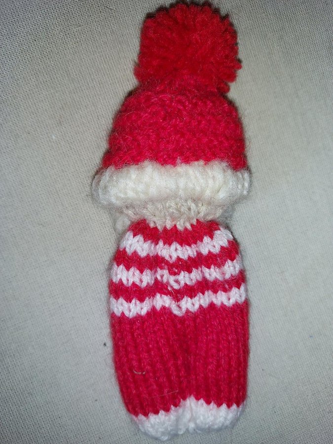 tomte stickad hantverk Längd 16 cm !