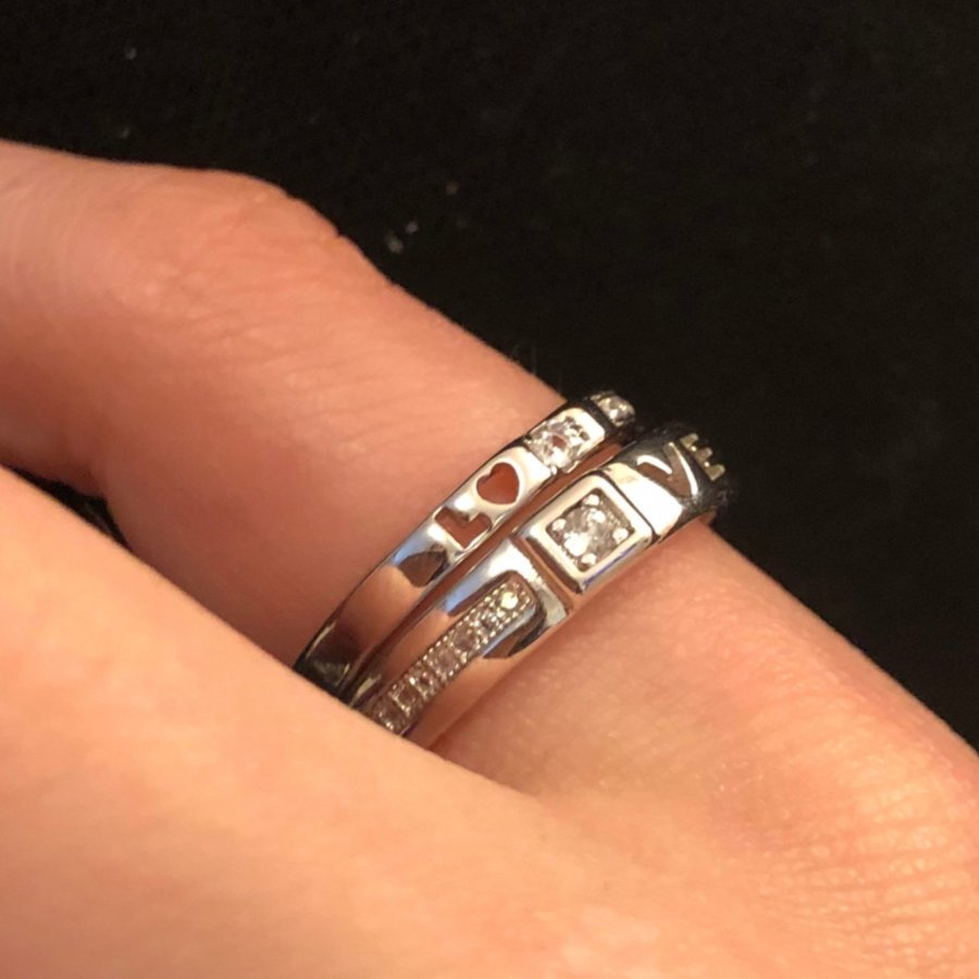 Ett par justerbar LOVE nya ringar i sterling silver pläterade stämplade