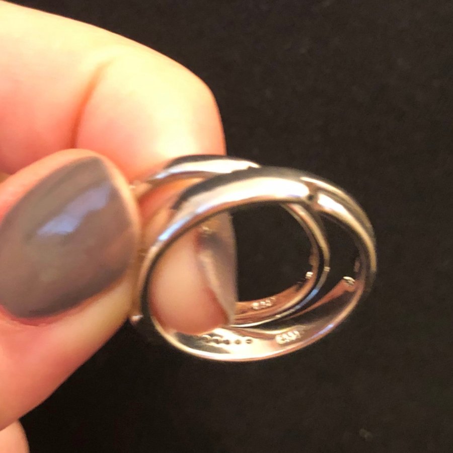 Ett par justerbar LOVE nya ringar i sterling silver pläterade stämplade