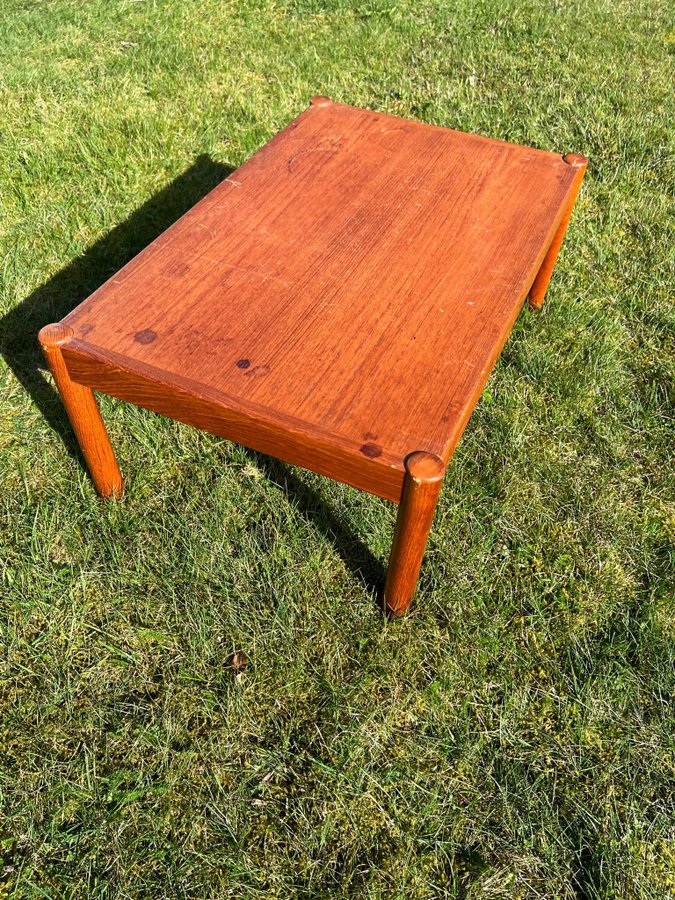 Fint litet BORD i TEAK  1950/60-tal