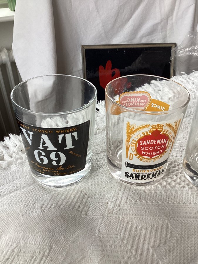 Whiskyglas med typ etikett för olika sorter Whisky