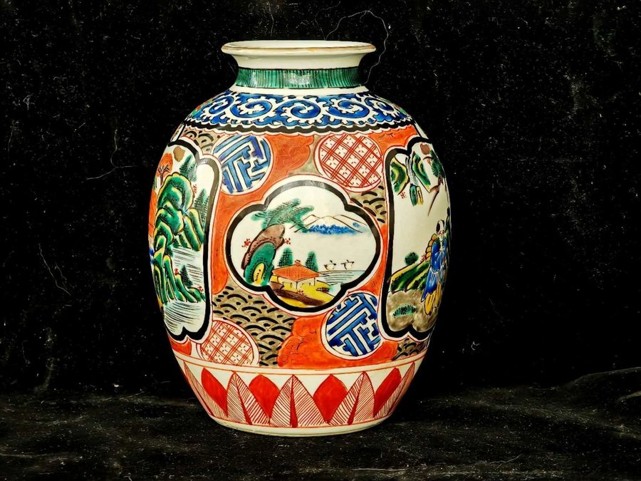 Japan Kutani-yaki small jar