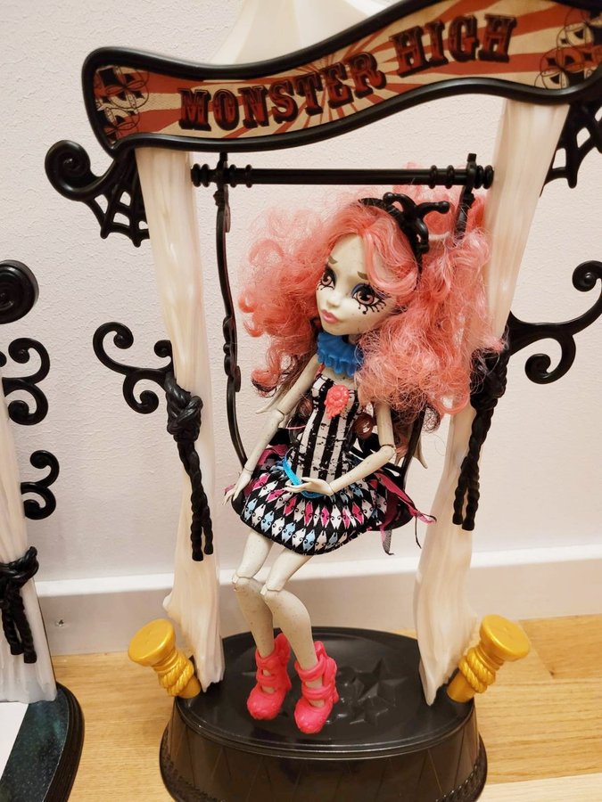 Rochelle Freak Du Chic med Playset - Circus Scareground