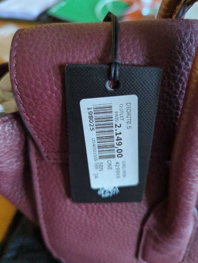 Oanvänd Tiger of Sweden väska Diorite S 100% läder
