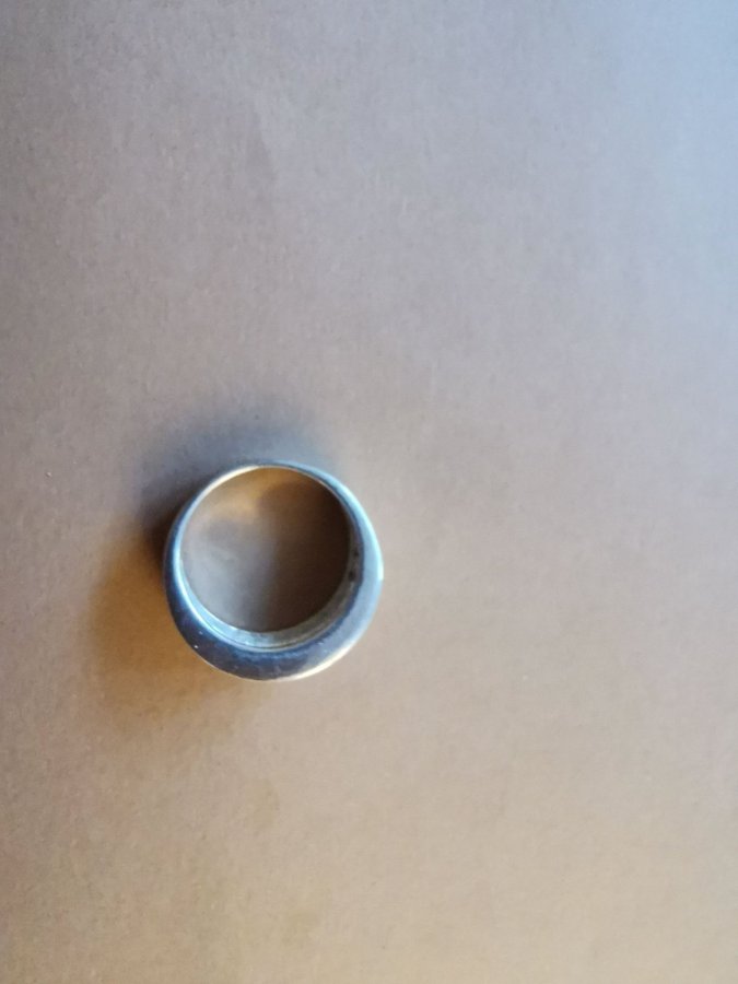 Silver ring stämplat 18 mm Vita och svarta stenar