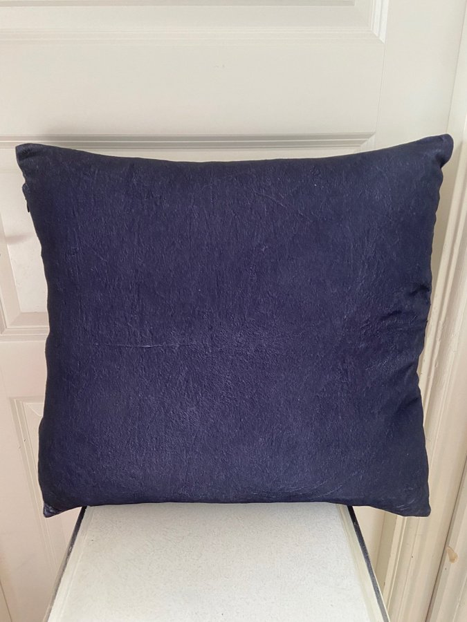 Prydnadskudde i sammet med blomtryck 50×50 cm Hemtex