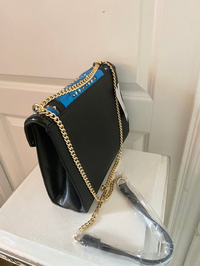 River Island Navy Studded Quilted Cross Body Bag Axelremsväska Kedja