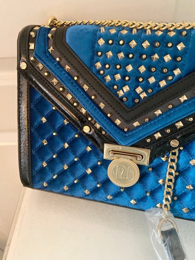 River Island Navy Studded Quilted Cross Body Bag Axelremsväska Kedja