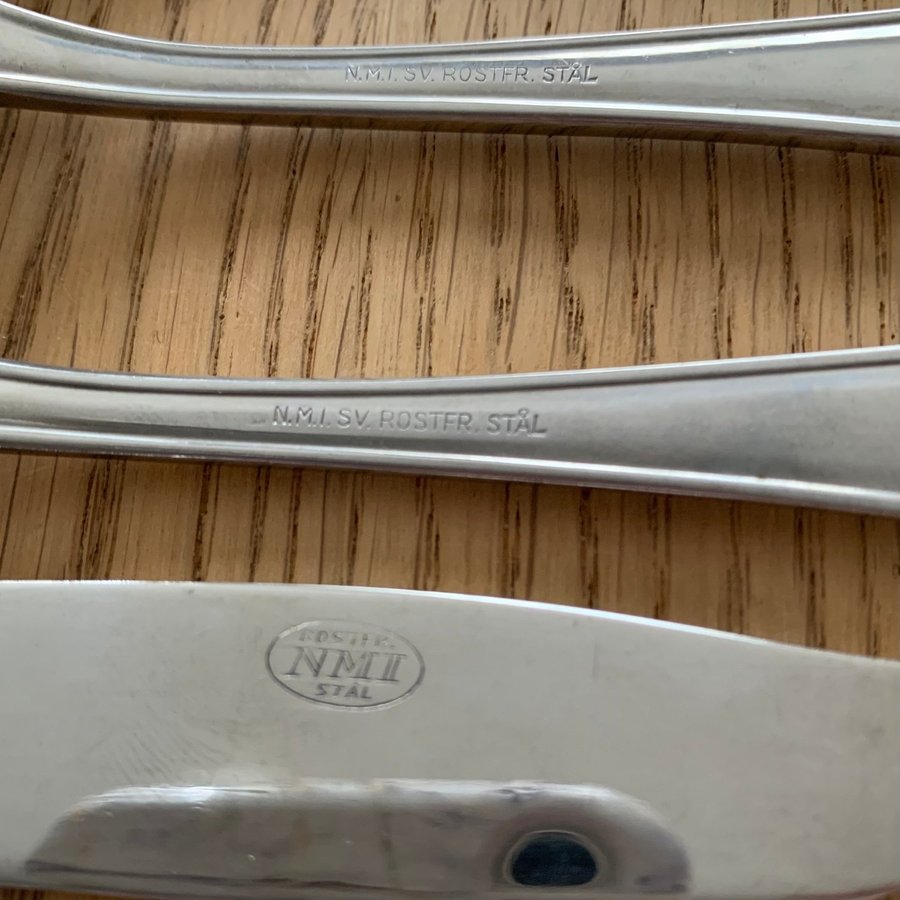 NMI Sv Rostfritt 6st knivar ca23 cm och 6st gafflar ca 20 cm