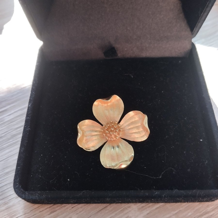 **Trifari Golden Blooming Flower Pin Brooch Vintage 1900-talet**