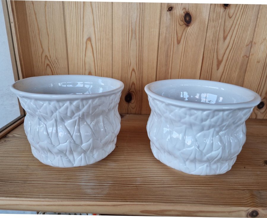 Två Ytterfoder krukor Bassano Italy blomkruka keramik