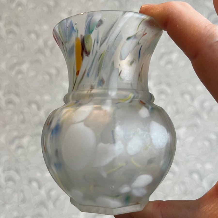 VAS PLUTTAGLAS POLYKROM ART DECO PUNTELMÄRKE GLASVAS GLAS 30-tal