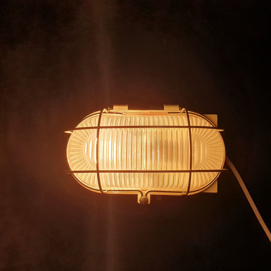 RETRO / VINTAGE VÄGGLAMPA