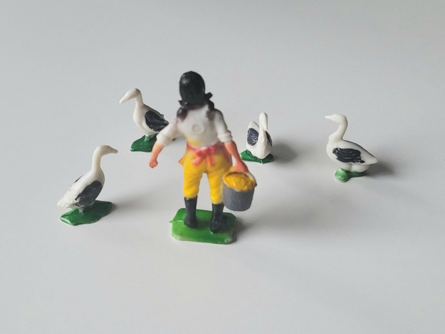 Vintage 4 st Gäss Ankor med Figur i plast till lantgård Djur Märkta China