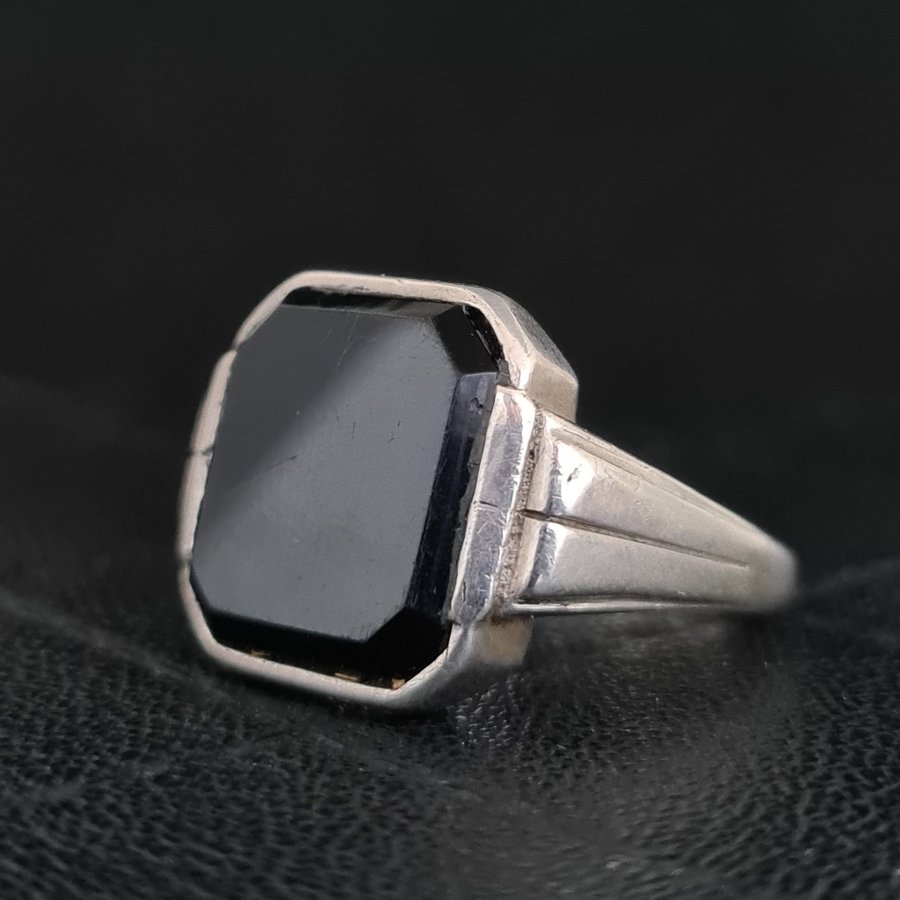 VINTAGE KLACKRING I ÄKTA SILVER MED ONYX STEN