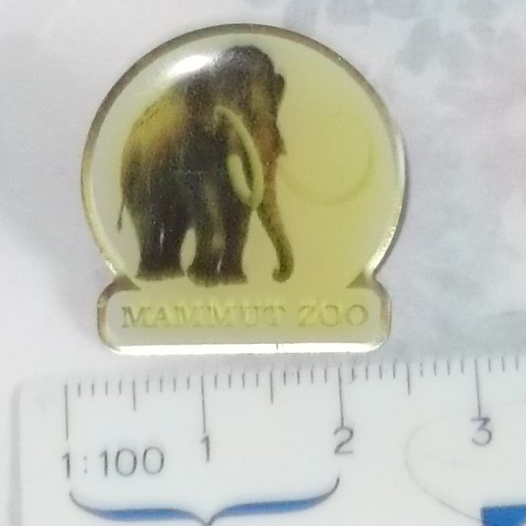 Unik Äldre Pin MAMMUT ZOO samlarobjekt Gulguldig Knapp Accessoar Samlarpryl Fin