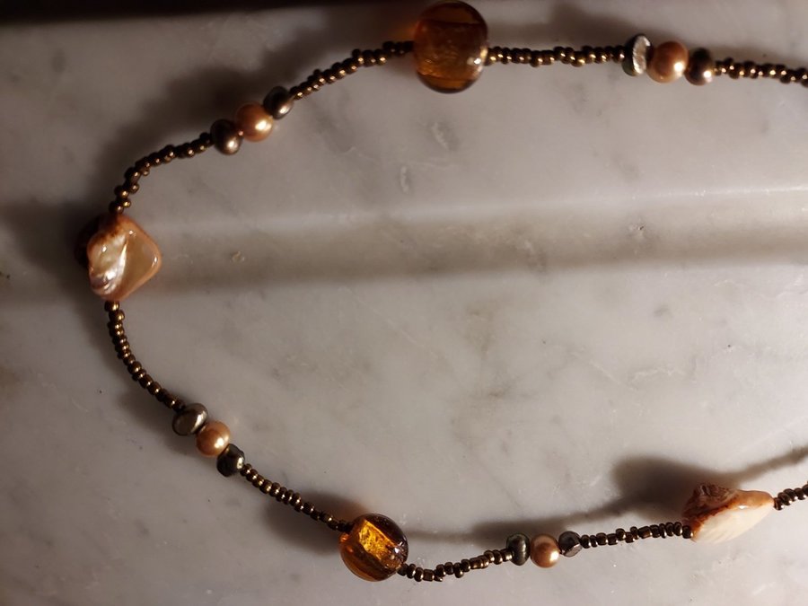 Halsband Guldiga små Pärlor VITROSA Stenar Längd ca 43 cm