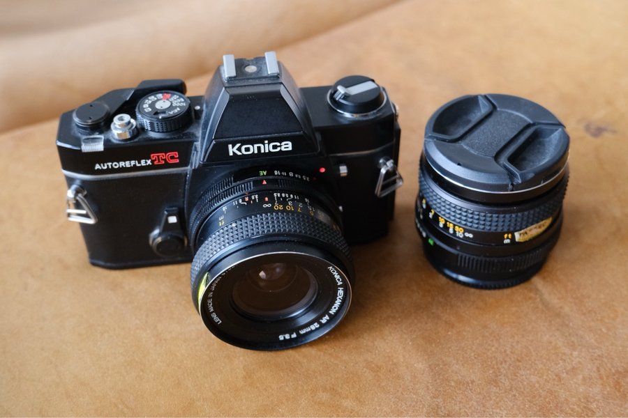 Konica Autoreflex TC med objektiv