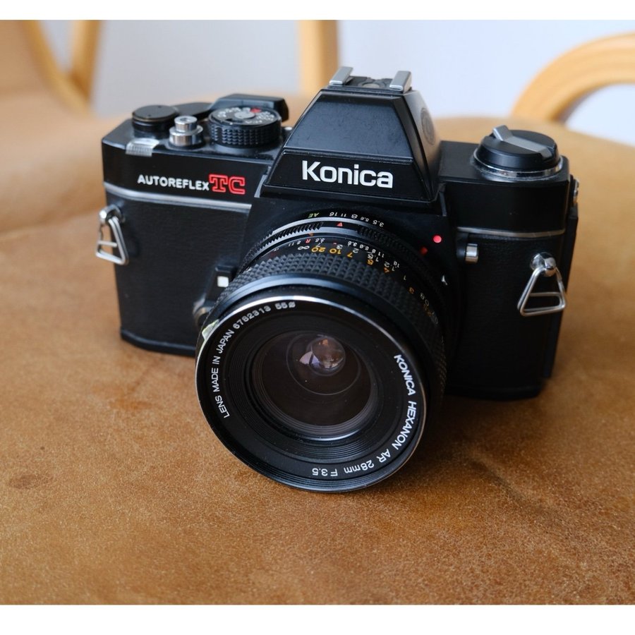 Konica Autoreflex TC med objektiv