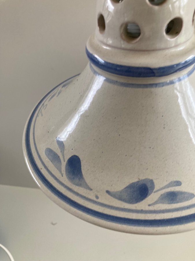 Skomakarlampa i keramik