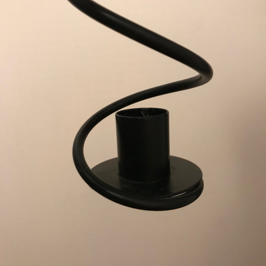 Spiralljusstake  svart metall höjd 43 cm inredning design NY!
