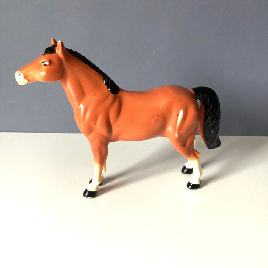 Vintage Häst från 60-70-talet Målad Tillverkad i hårdplast Ingen märkning
