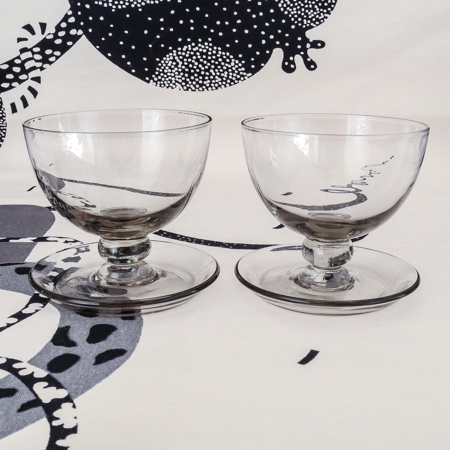 2 ST VINTAGE DESSERTSKÅLAR/GLASSKÅLAR/COUPESKÅLAR FÄRGAT GLAS EKENÄS 50/60-TAL