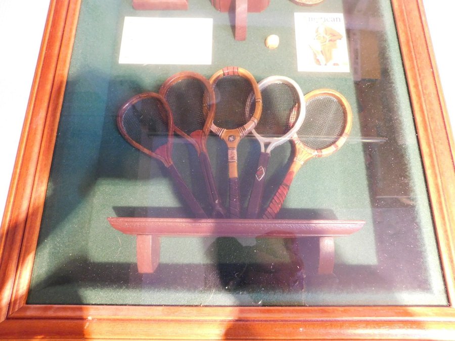 Historien Om Tennis Racket mellan 1880-1950 Diorama Konstverk Sällsynt