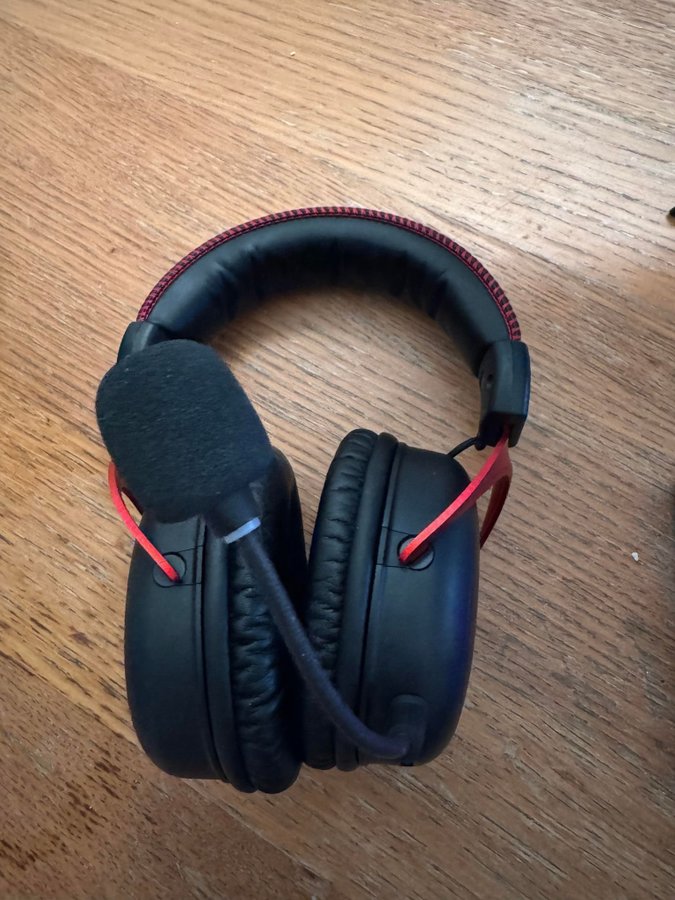 HyperX Cloud II trådlöst headset för gaming (svart/röd)