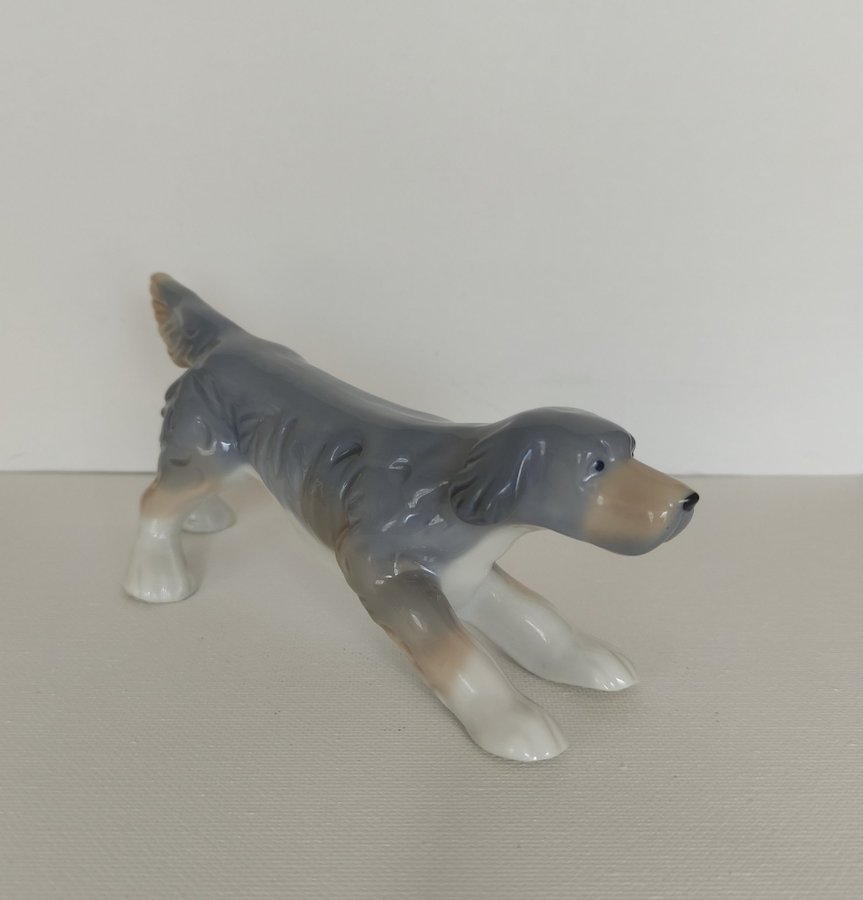 Vintage-porslin-figurin-hunden