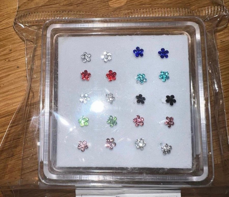 Nytt paket med 20 st studs ~ blommor