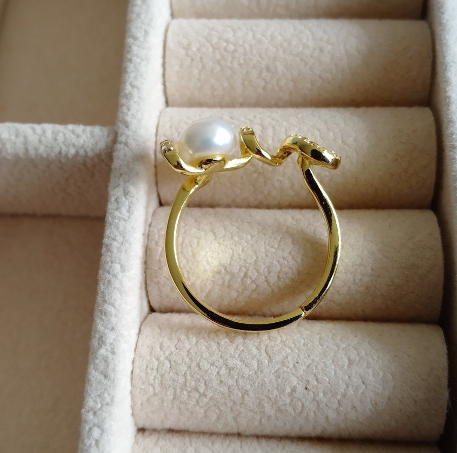 Guldpläterad s925 ring med sötvattenspärla och zirkonstenar (öppen ring)