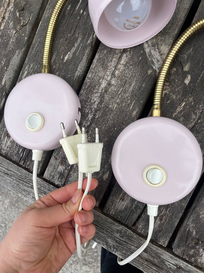 Paret sänglampor sego barbie rosa guld / mässing detaljer plåt retro