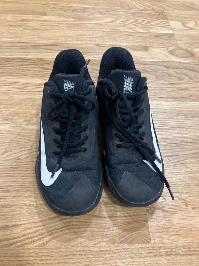 Fina basketskor/sportskor från Nike i storlek 35,5!