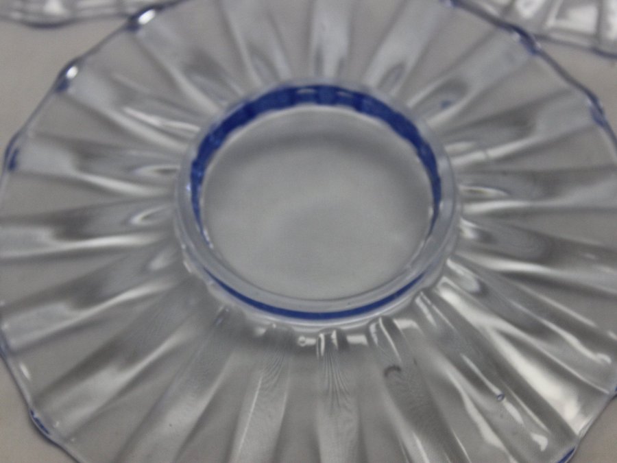 3 Små Ljusblåa Assiett Assietter i Glas Eda Glasbruk