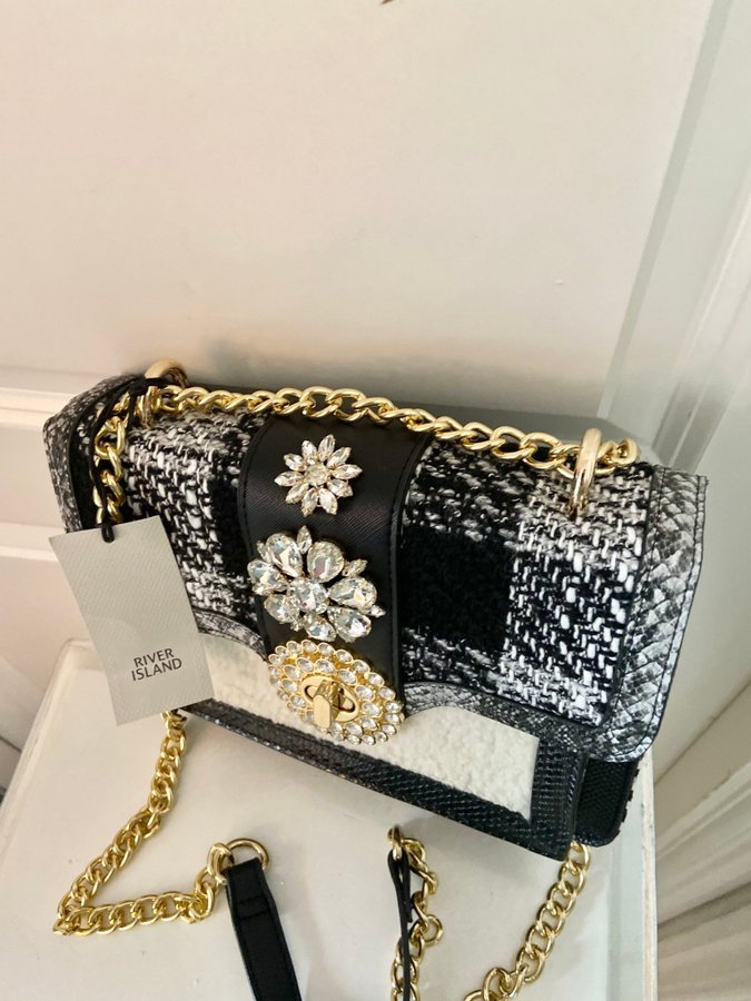 River island black  white embellished cross body bag Axelremsväska Bling