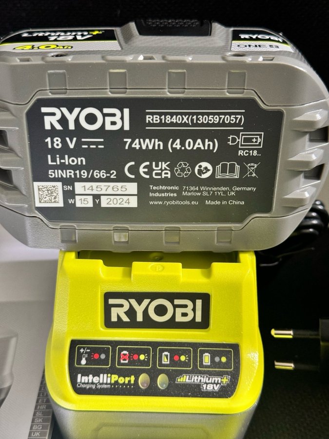 Ryobi 4.0Ah ONE+ batteri och laddare 18V