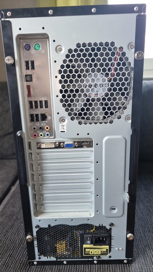 Gammal speldator, core i5 760 @ 2.6GHz, 4GB Ram, Radeon 5700 1GB, DVDRW, 80GBssd