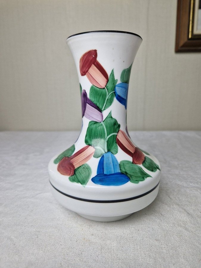 Fin handmålad vas opalglas glas blommor förmodligen Johansfors glasbruk