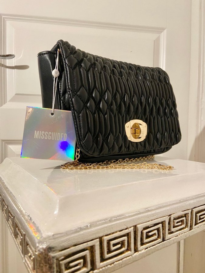 MISSGUIDED Quilted Cross Body Bag Läderimitation Svart Guld