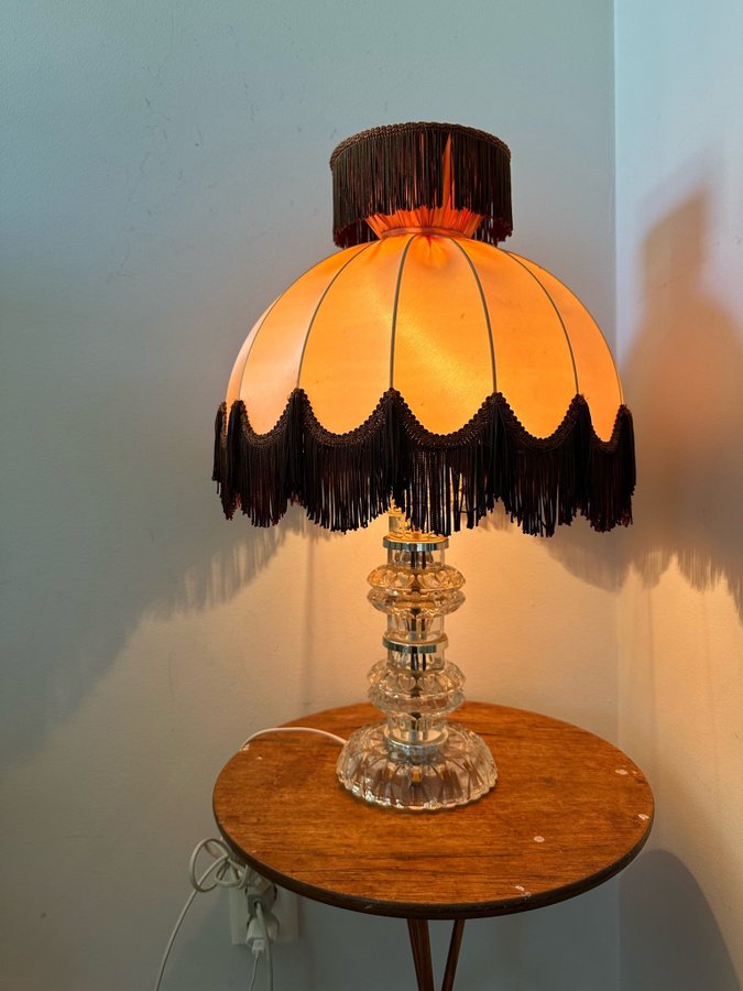 Stor vintage/retro Orrefors lampfot bordslampa i glasfranslampa frans skärm