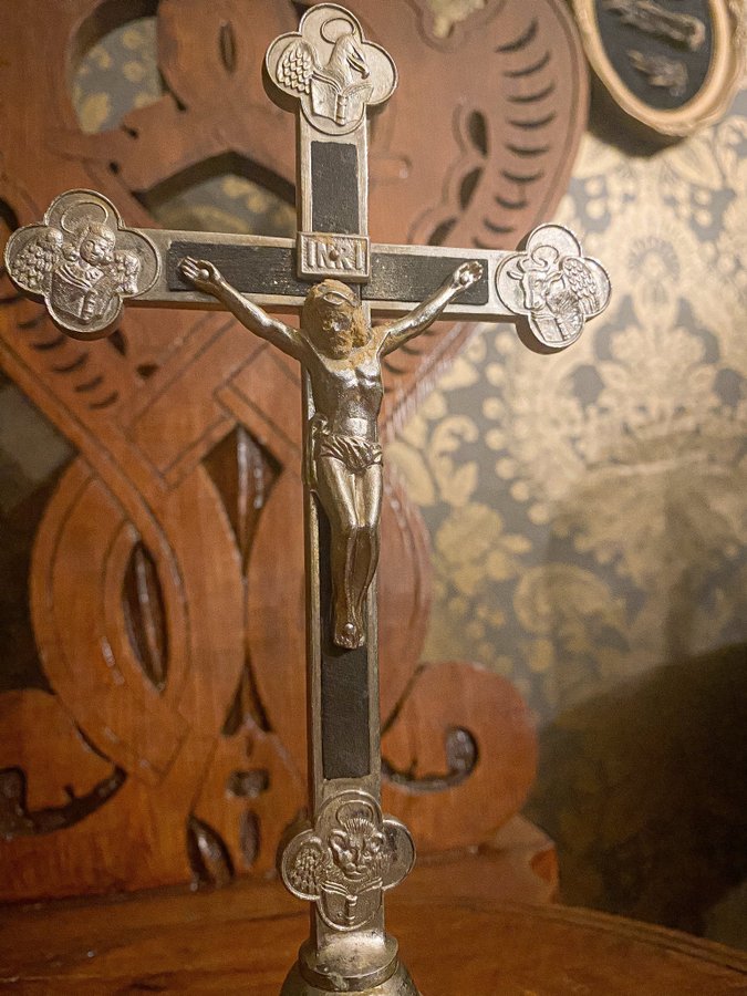 Äldre krucifix i stål Silverfärgat 1900-tal Jesus Kors Religon Blackmetal