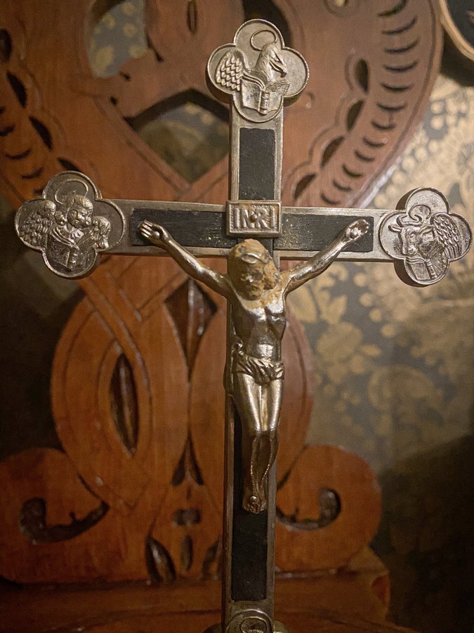 Äldre krucifix i stål Silverfärgat 1900-tal Jesus Kors Religon Blackmetal