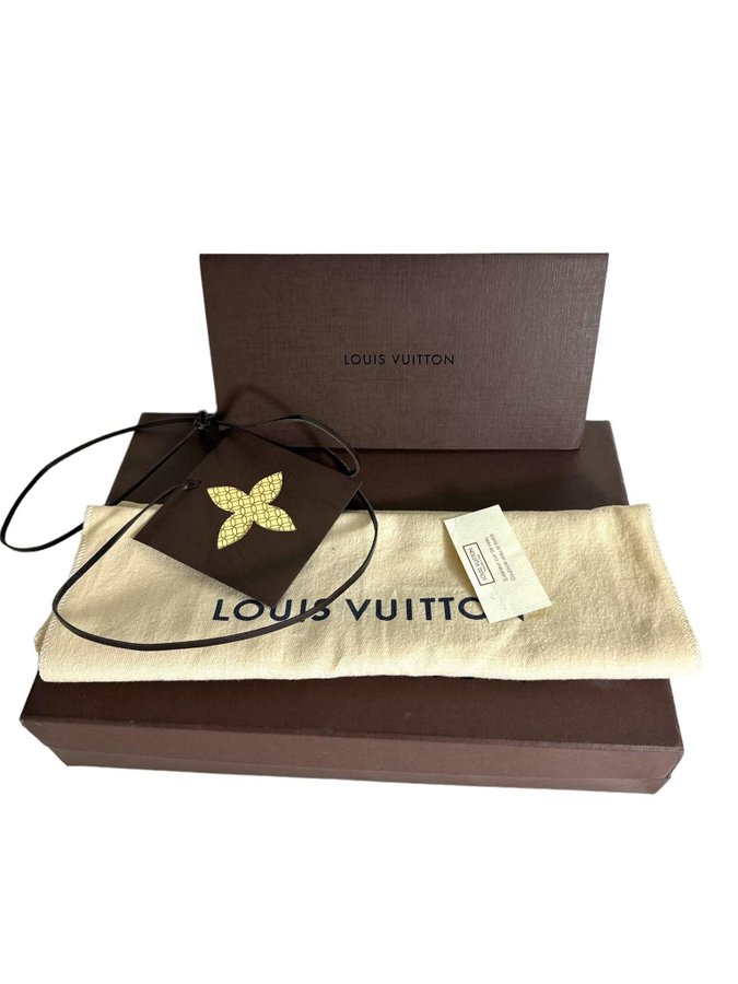 Louis Vuitton Louis GM Chain In Grey Leather