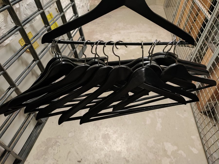 15 Black wood hangers Ikea / Galgar