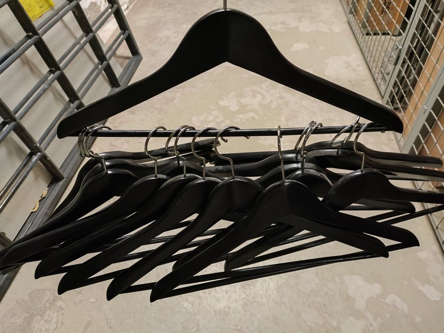 15 Black wood hangers Ikea / Galgar